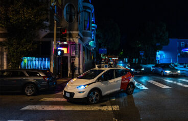 A Cruise robotaxi driving at night in San Francisco. | Source: Cruise